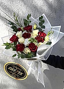 15 Adet K�rm�z� Beyaz G�l Buket